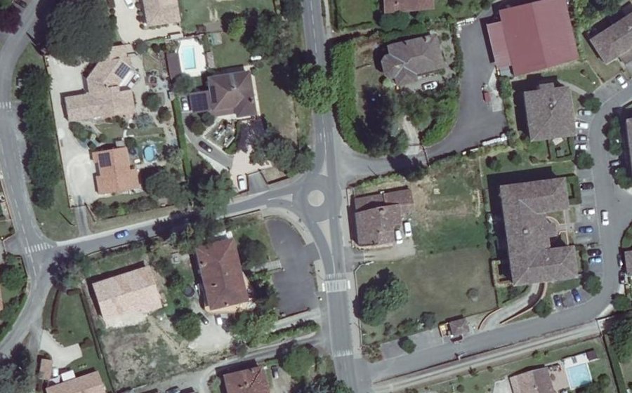 Vue aérienne du Rond-point anonyme n°129809169