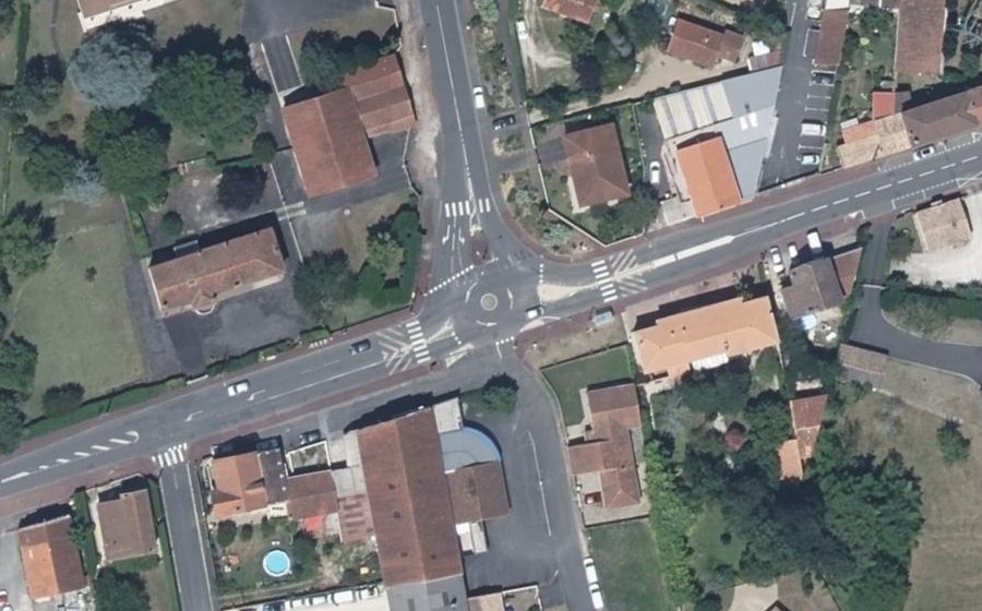 Vue aérienne du Rond-point anonyme n°1298100397