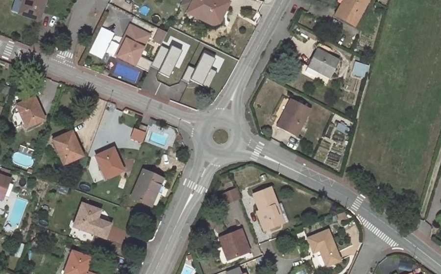 Vue aérienne du Rond-point anonyme n°129832553