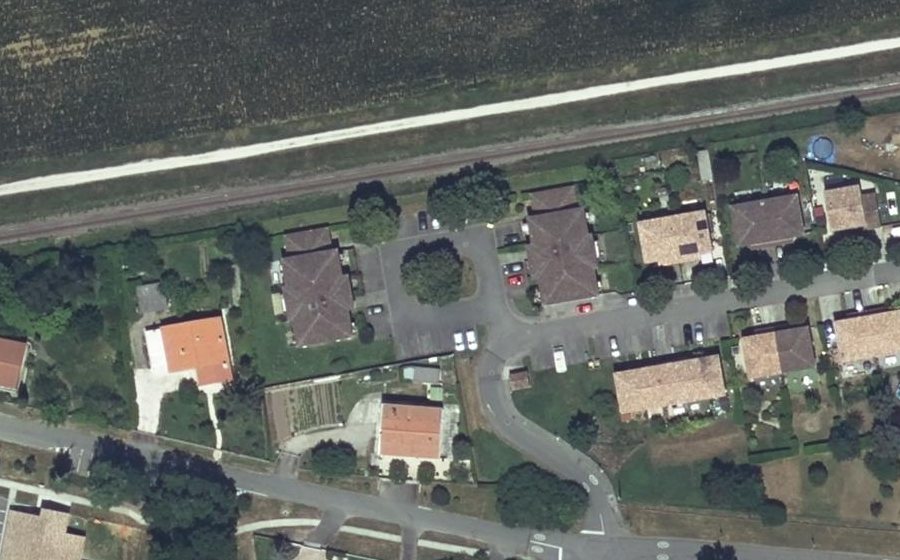 Vue aérienne du Rond-point anonyme n°129835937