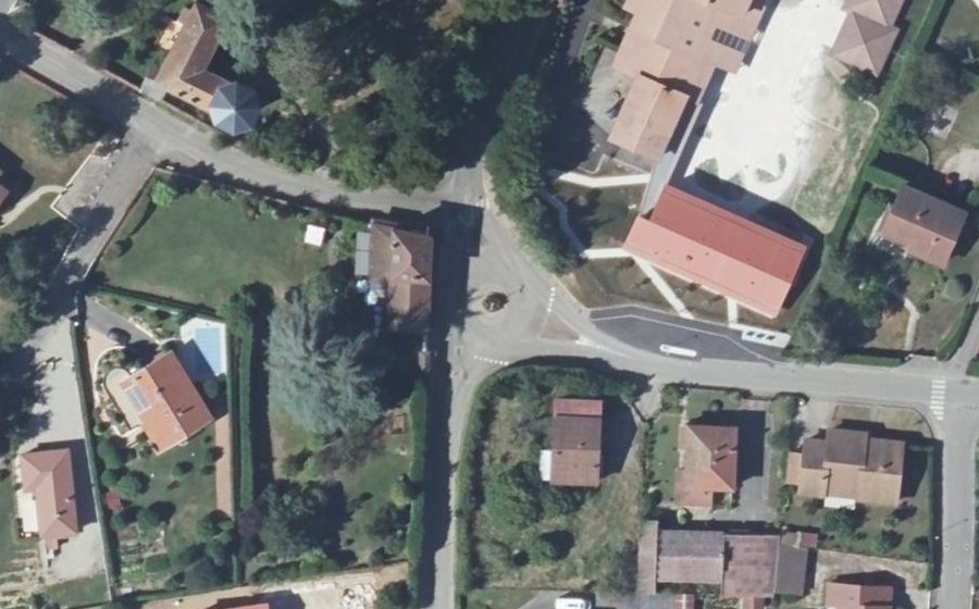 Vue aérienne du Rond-point anonyme n°129840127