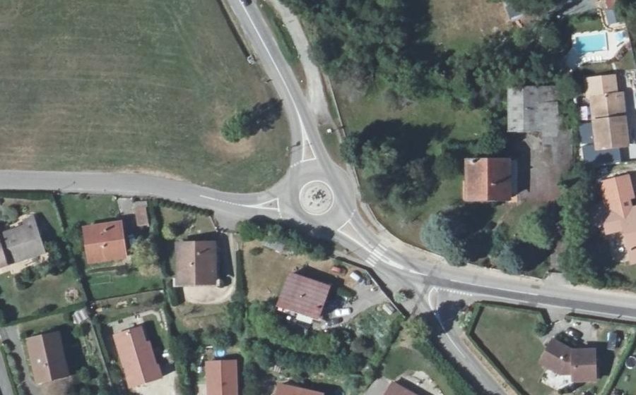 Vue aérienne du Rond-point anonyme n°129840130