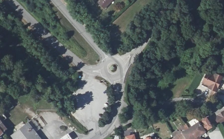 Vue aérienne du Rond-point anonyme n°129840139