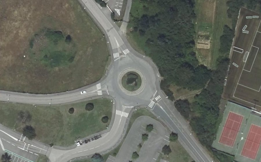 Vue aérienne du Rond-point anonyme n°129843036