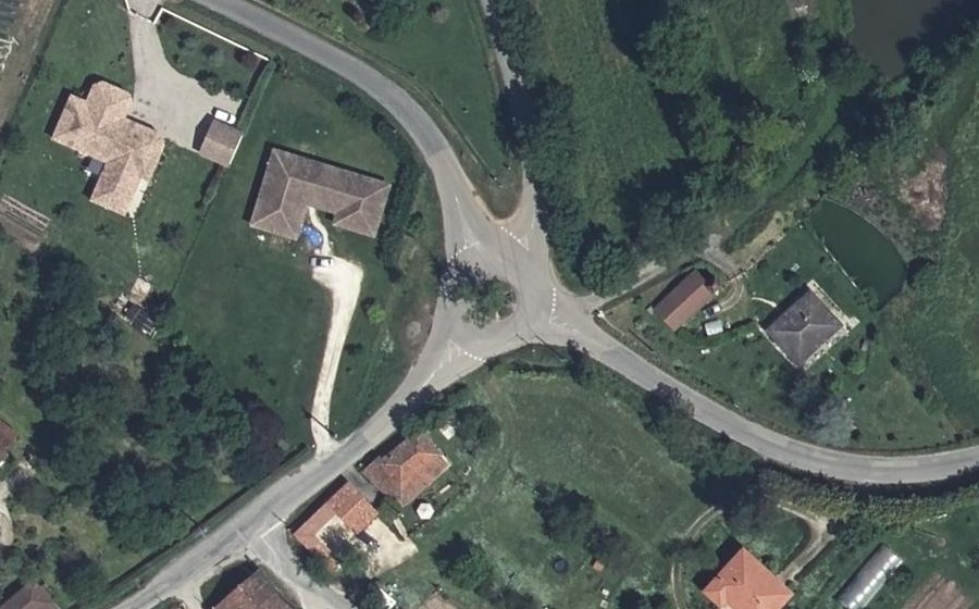 Vue aérienne du Rond-point anonyme n°129847039