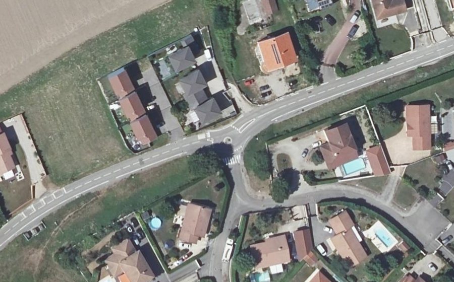 Vue aérienne du Rond-point anonyme n°129857565