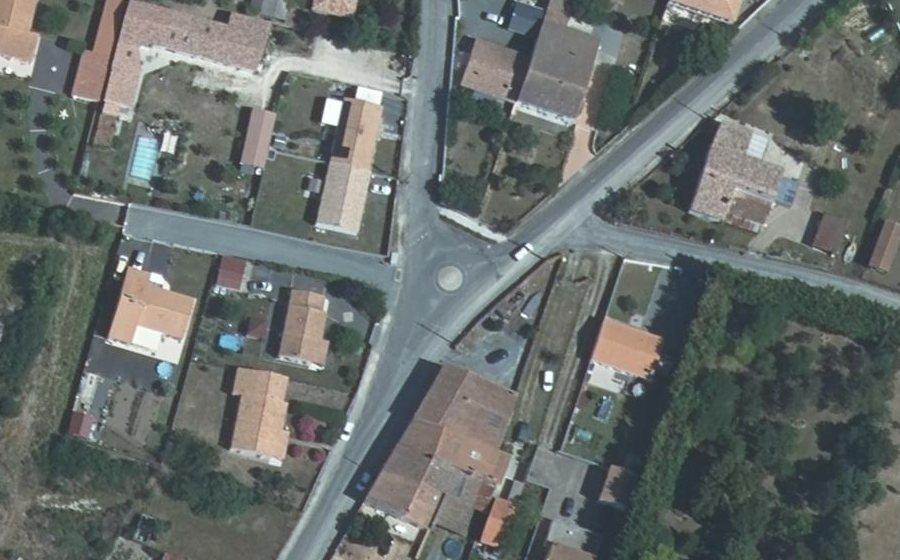Vue aérienne du Rond-point anonyme n°129910066