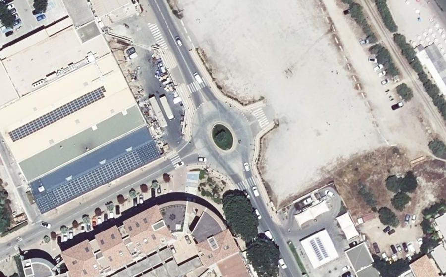 Vue aérienne du Rond-point anonyme n°129915498