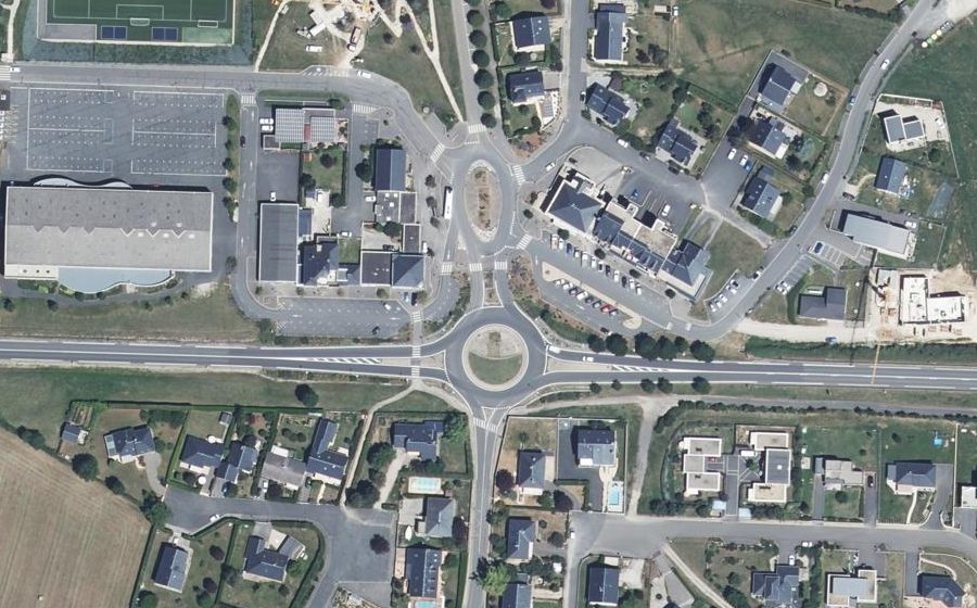 Vue aérienne du Rond-point anonyme n°129927647