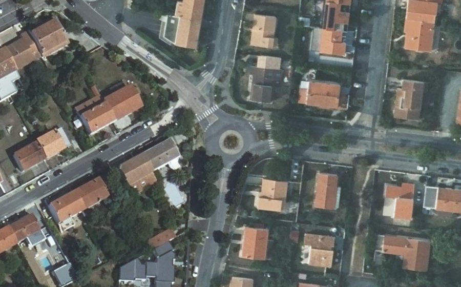 Vue aérienne du Rond-point anonyme n°1299286190