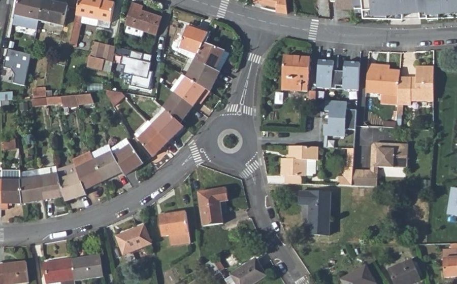 Vue aérienne du Rond-point anonyme n°129954969