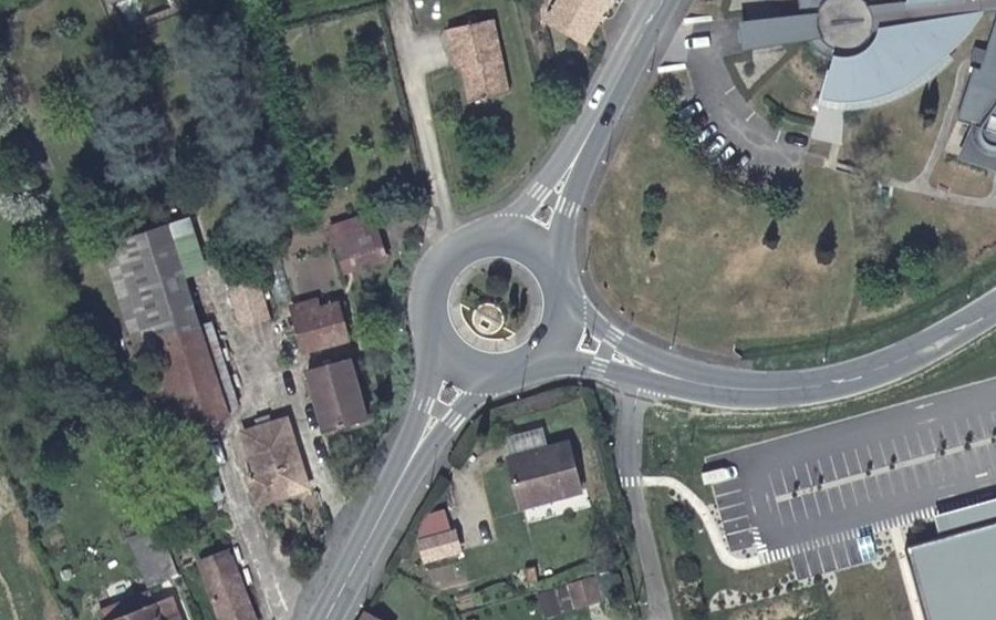 Vue aérienne du Rond-point anonyme n°130010141