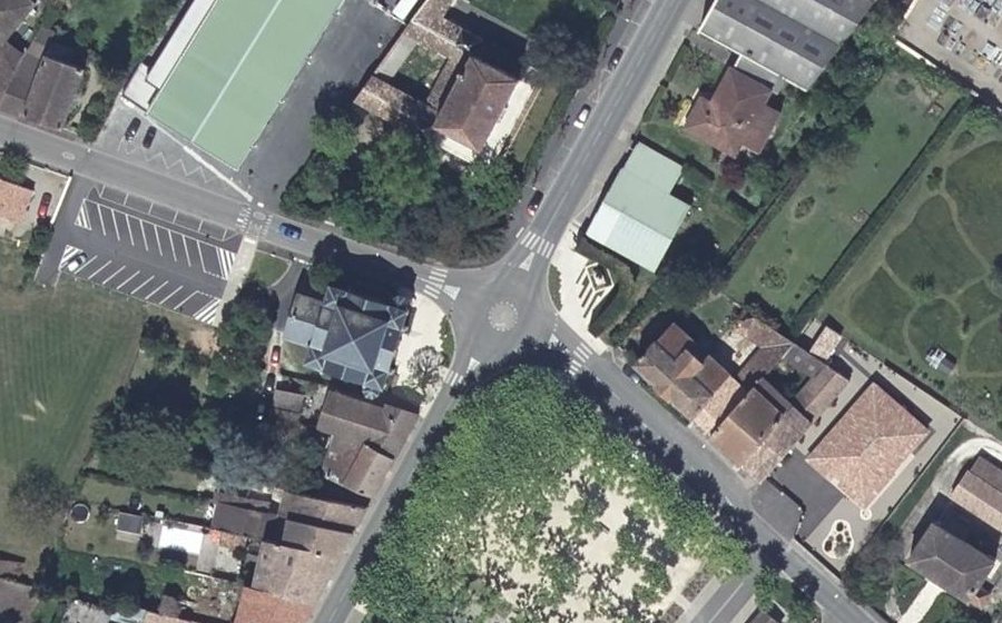 Vue aérienne du Rond-point anonyme n°130010144