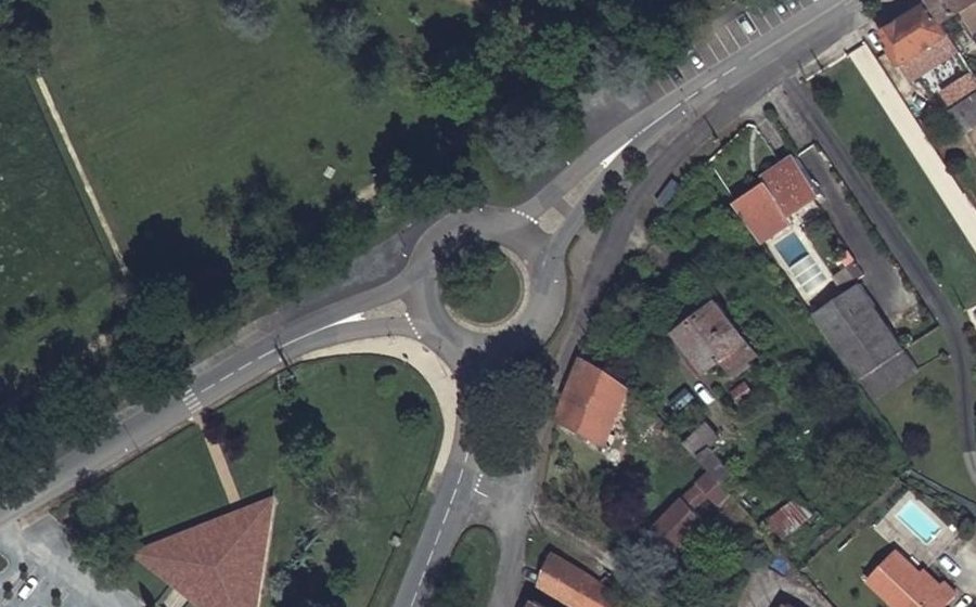Vue aérienne du Rond-point anonyme n°130015280
