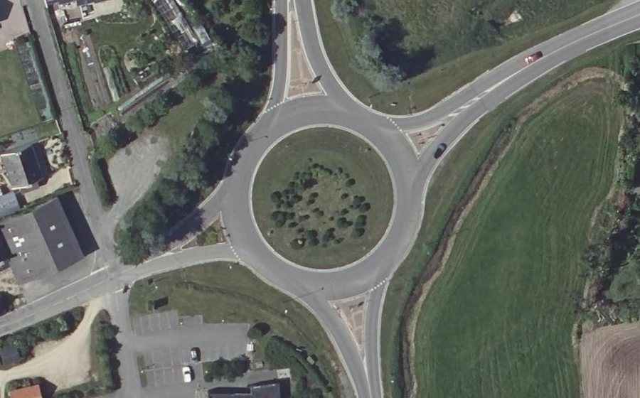 Vue aérienne du Rond-point anonyme n°130041718