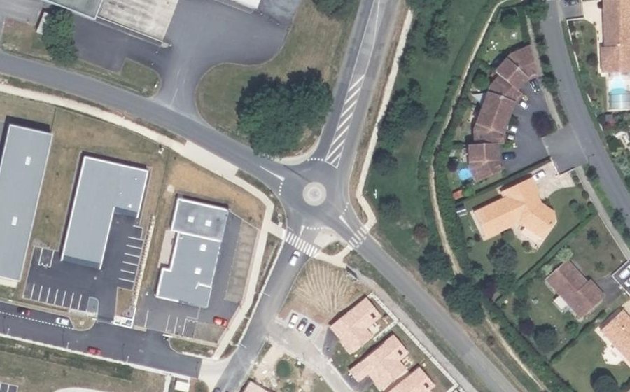 Vue aérienne du Rond-point anonyme n°1300438932