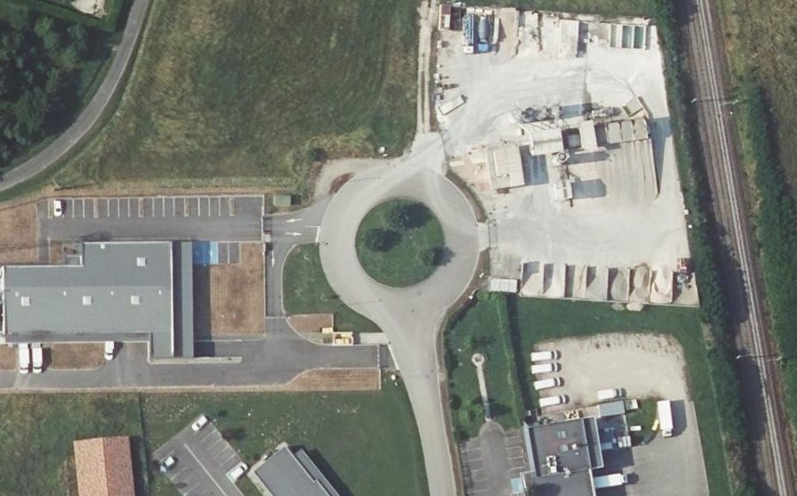 Vue aérienne du Rond-point anonyme n°130053914