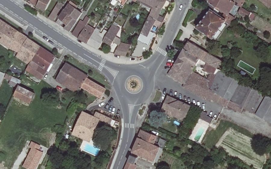 Vue aérienne du Rond-point anonyme n°130057721