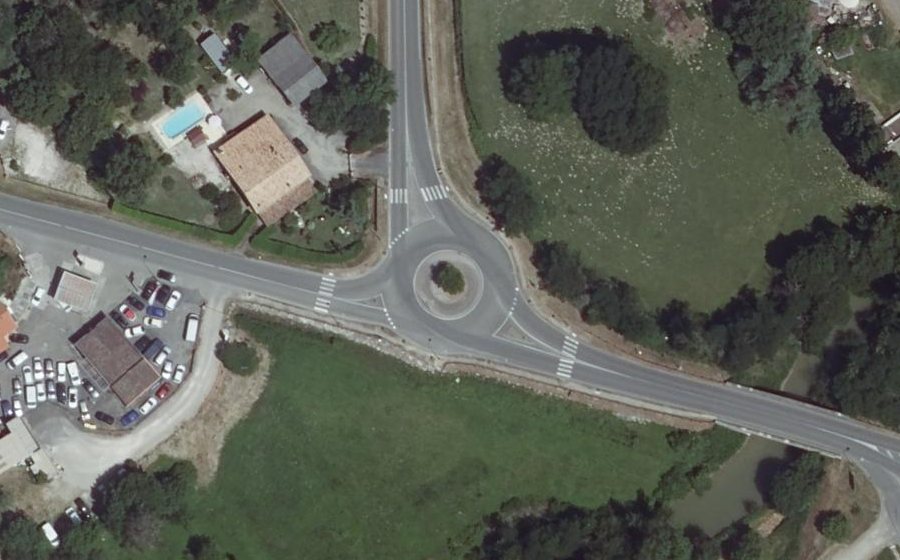 Vue aérienne du Rond-point anonyme n°130057722