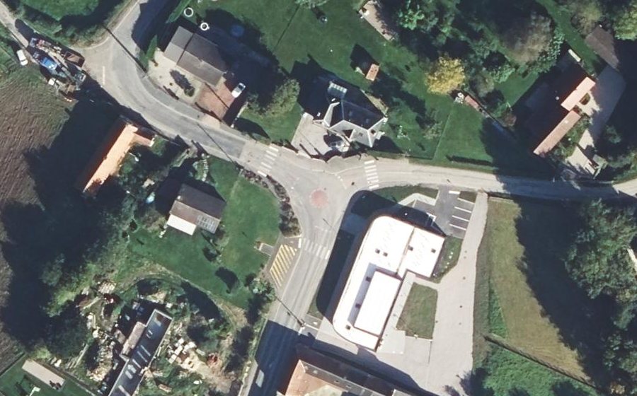 Vue aérienne du Rond-point anonyme n°1300596751