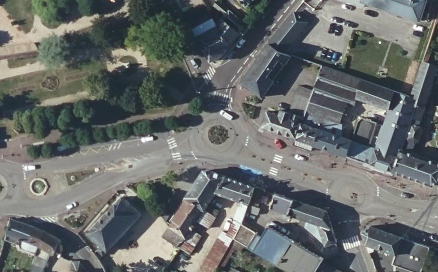 Vue aérienne du Rond-point anonyme n°130089827