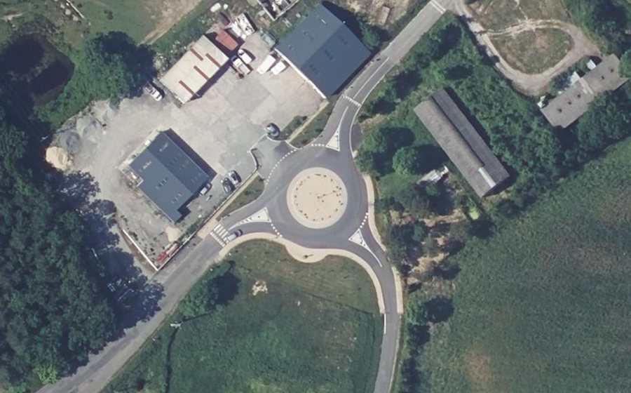 Vue aérienne du Rond-point anonyme n°1301028864