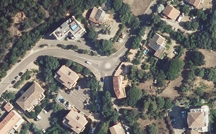 Vue aérienne du Rond-point anonyme n°130106461