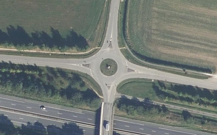Vue aérienne du Rond-point anonyme n°1301071297