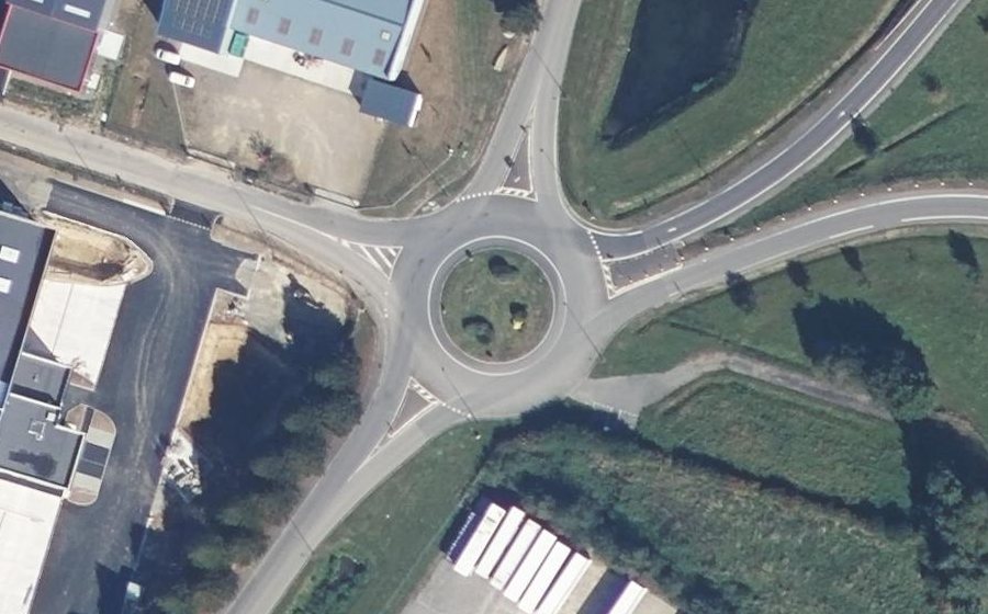 Vue aérienne du Rond-point anonyme n°1301073605