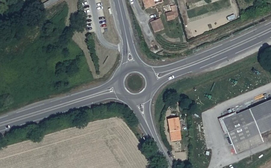Vue aérienne du Rond-point anonyme n°130111578