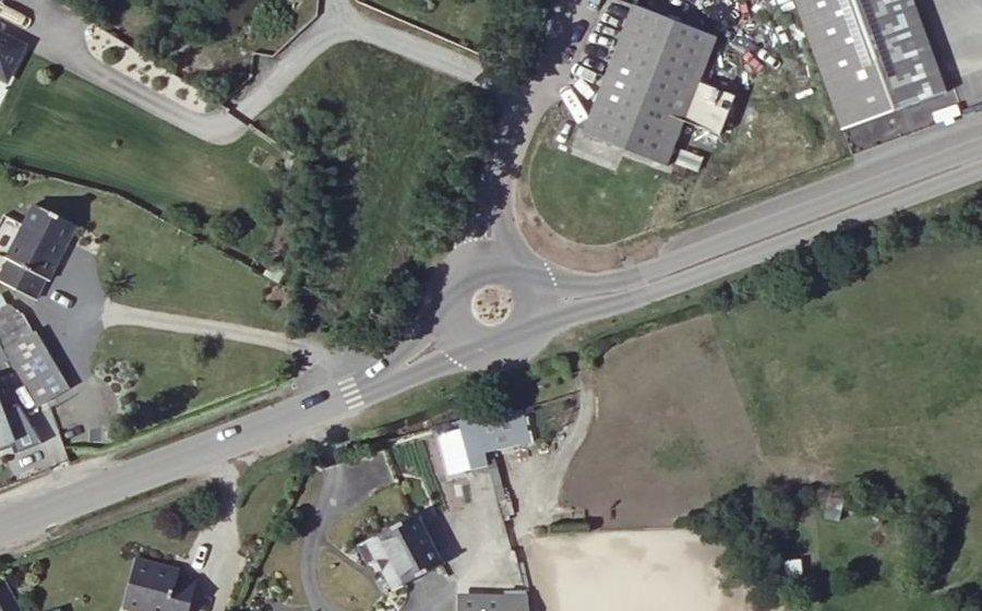 Vue aérienne du Rond-point anonyme n°130123411