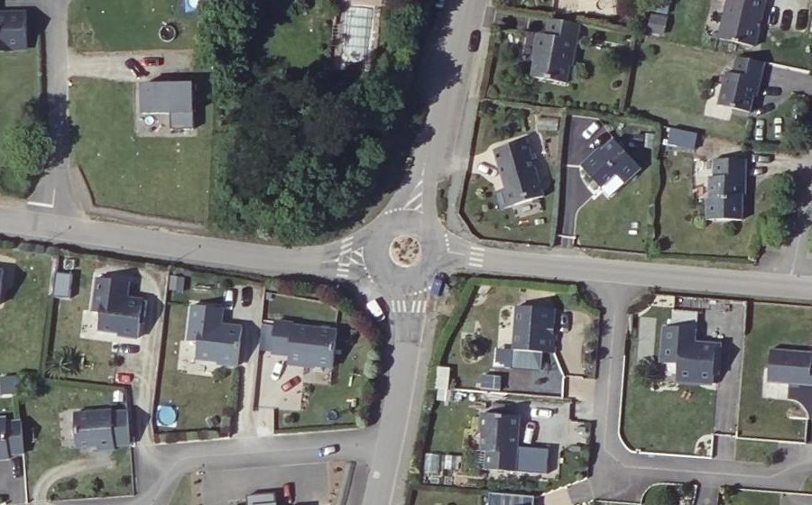 Vue aérienne du Rond-point anonyme n°130123412