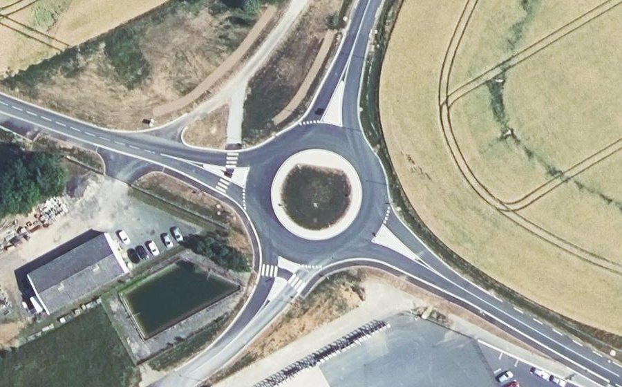 Vue aérienne du Rond-point anonyme n°1301266397