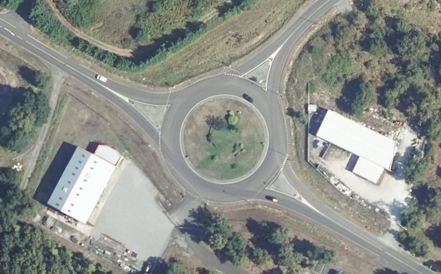 Vue aérienne du Rond-point anonyme n°130147151
