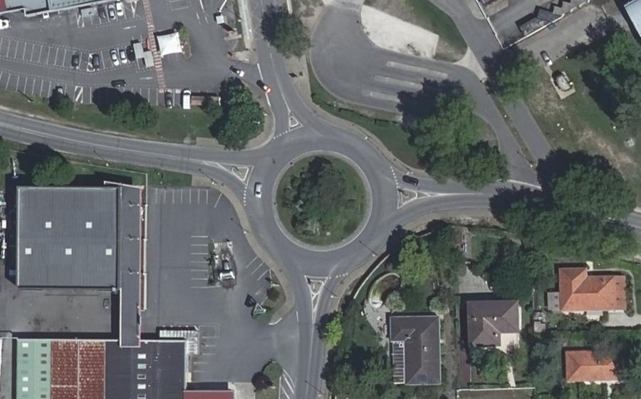 Vue aérienne du Rond-point anonyme n°130147154