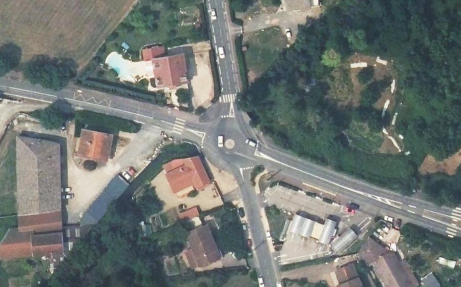 Vue aérienne du Rond-point anonyme n°1301821426