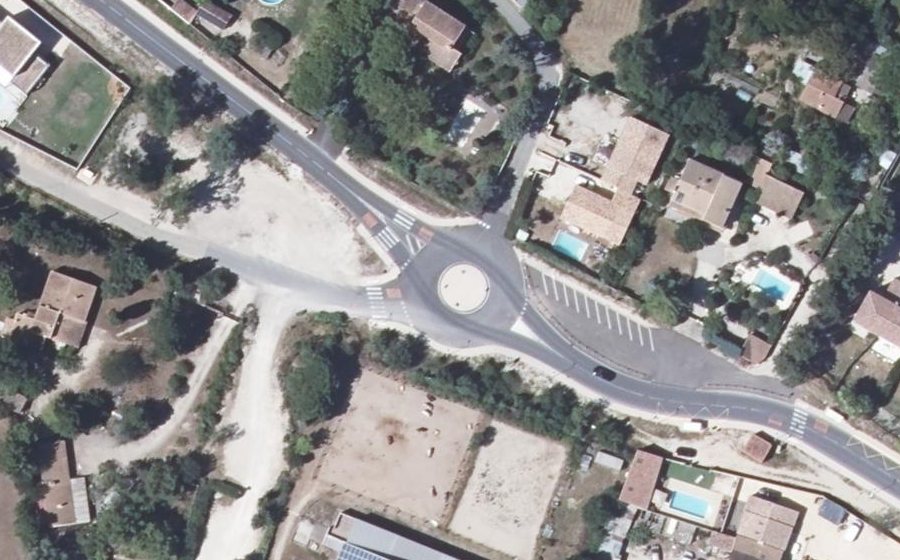 Vue aérienne du Rond-point anonyme n°1302328838
