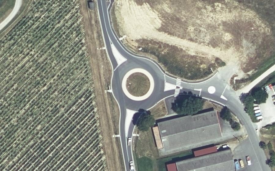 Vue aérienne du Rond-point anonyme n°1302540325