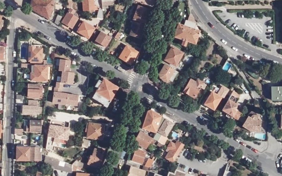 Vue aérienne du Rond-point anonyme n°1302649319
