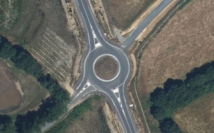 Vue aérienne du Rond-point anonyme n°1302894102