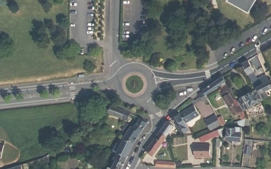 Vue aérienne du Rond-point anonyme n°130301668