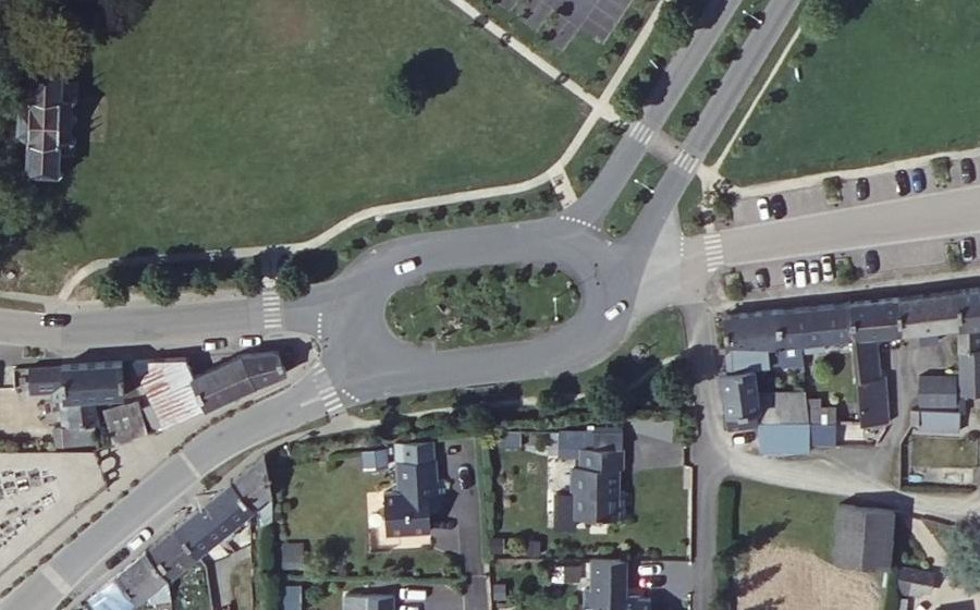 Vue aérienne du Rond-point anonyme n°130306929