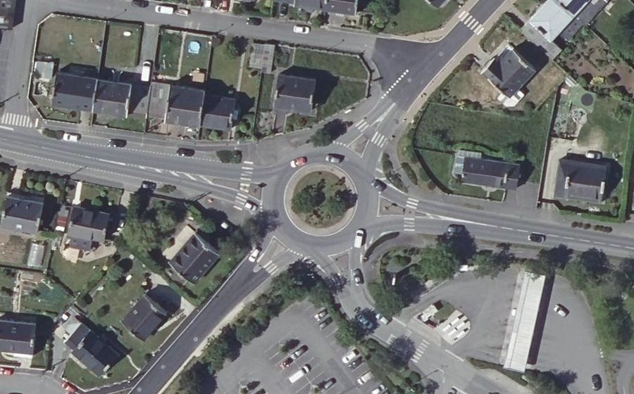 Vue aérienne du Rond-point anonyme n°130306936