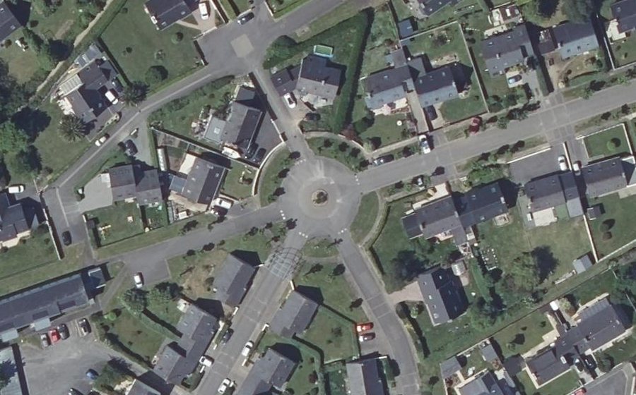 Vue aérienne du Rond-point anonyme n°130306937