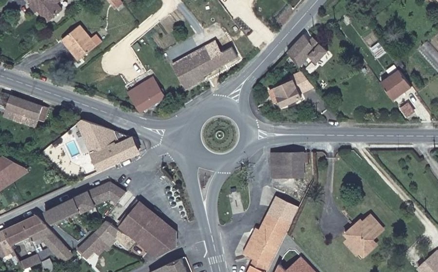 Vue aérienne du Rond-point anonyme n°130309943
