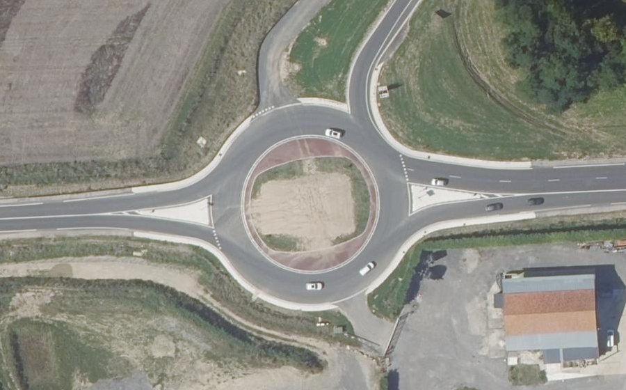 Vue aérienne du Rond-point anonyme n°1303348303