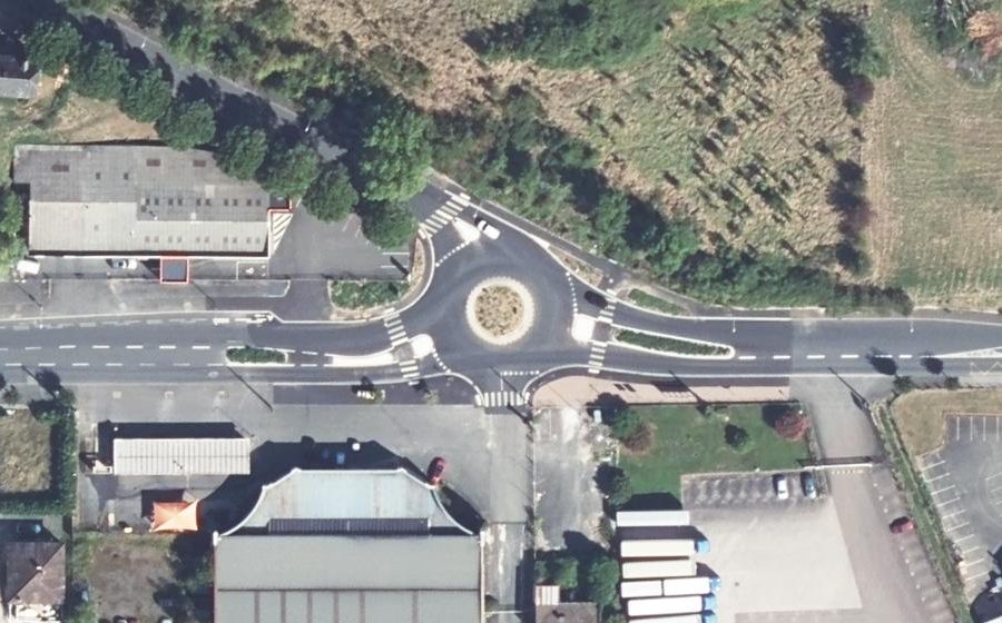 Vue aérienne du Rond-point anonyme n°1303439515