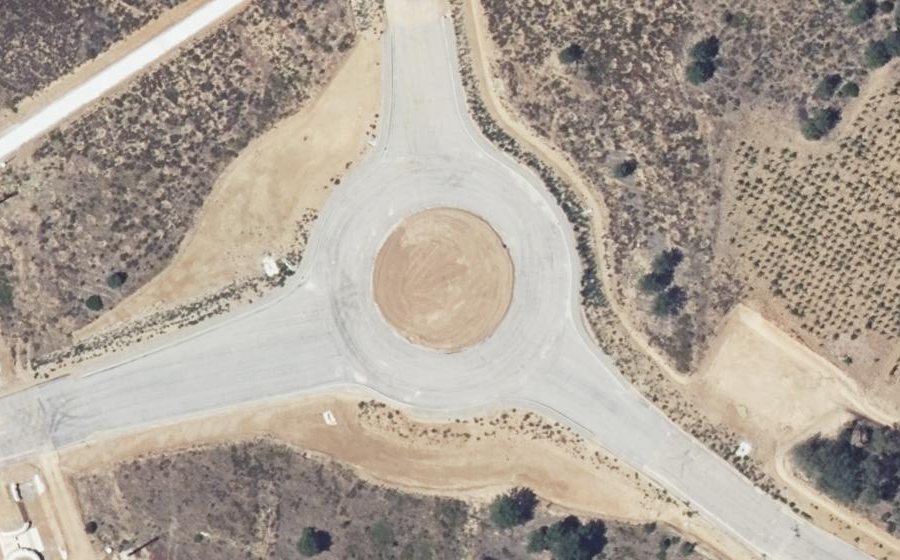 Vue aérienne du Rond-point anonyme n°1303460329