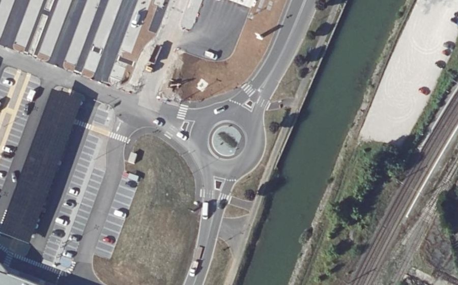 Vue aérienne du Rond-point anonyme n°1303731561