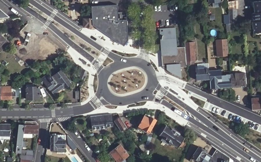 Vue aérienne du Rond-point anonyme n°1303740710